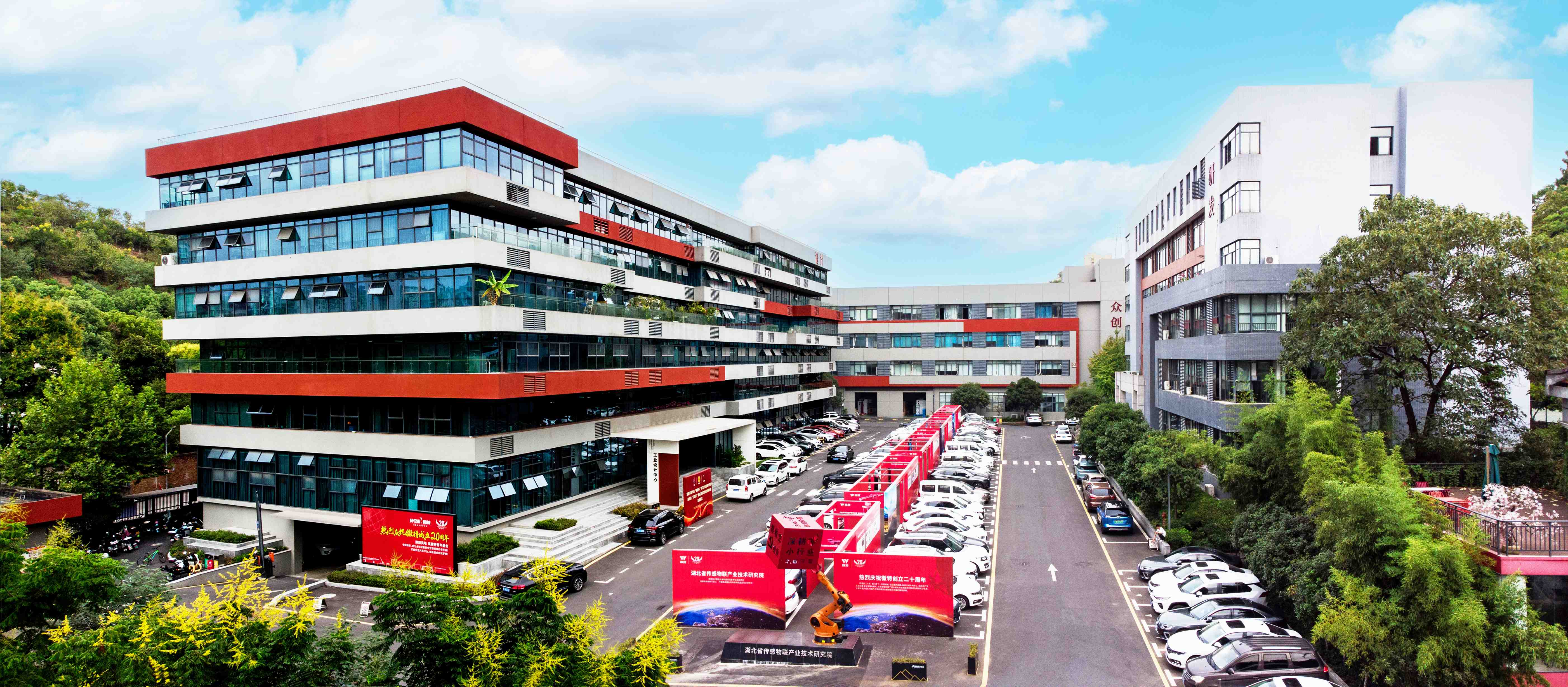 宜昌市市委副書記、市長陳紅輝蒞臨微特   